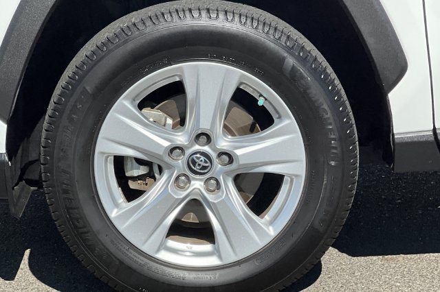 Used 2019 Toyota RAV4 XLE w/ Convenience Package FWD image 32