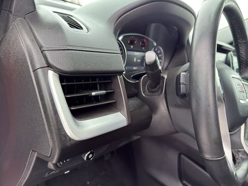 Certified 2024 GMC Terrain SLT image 14