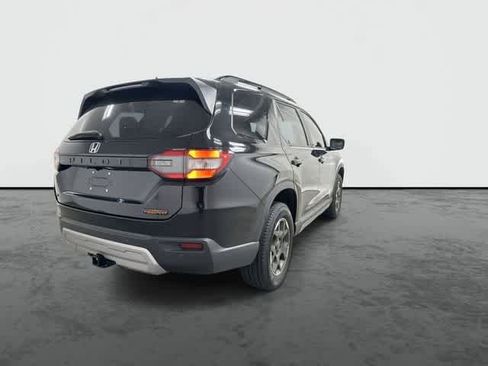 Used 2024 Honda Pilot TrailSport image 3