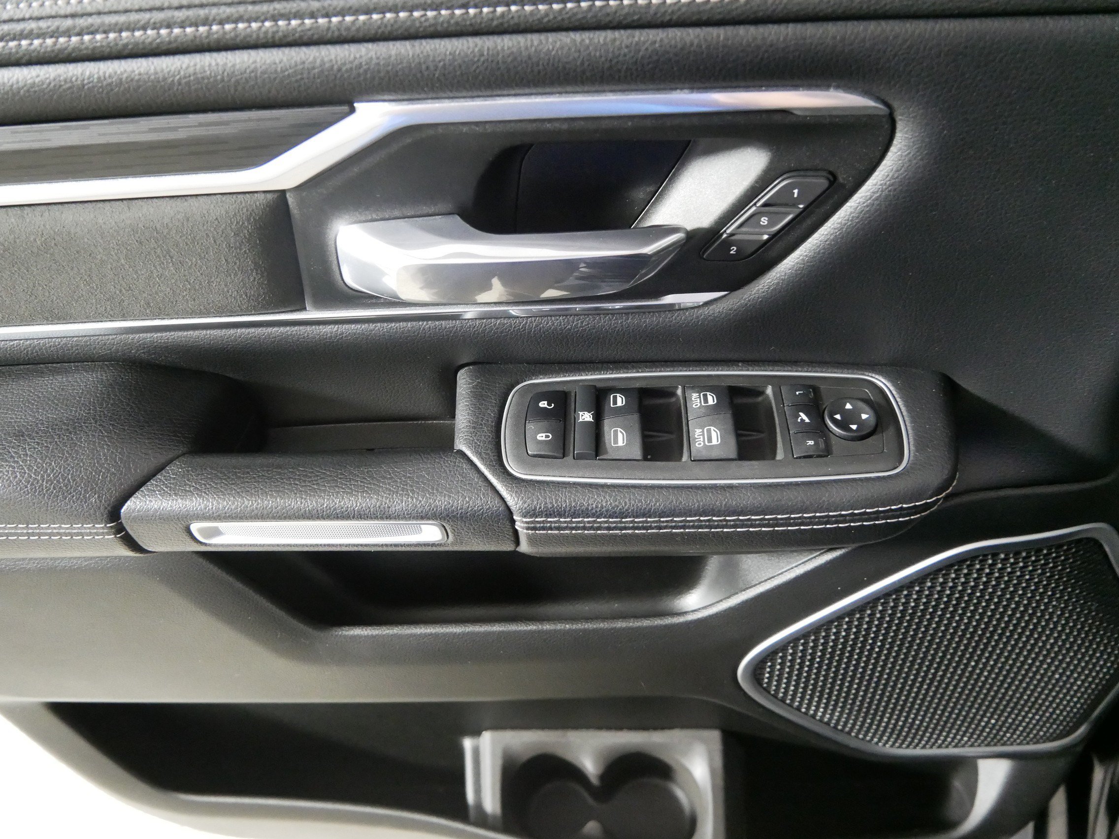 Used 2023 RAM 1500 Laramie AWD/4WD image 19