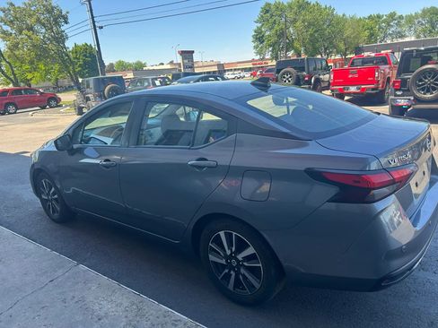 Used 2021 Nissan Versa SV FWD image 10