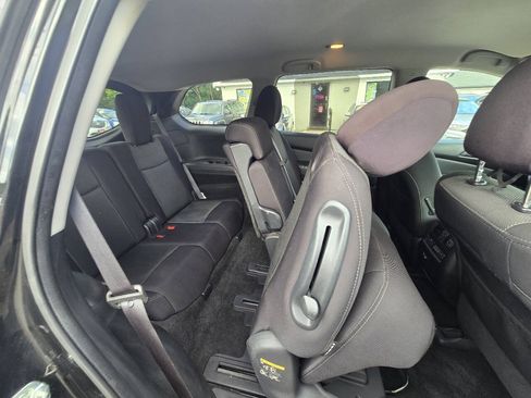 Used 2020 Nissan Pathfinder S AWD/4WD image 36