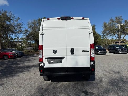 Used 2024 RAM ProMaster 2500 w/ Convenience Group image 14