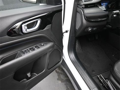 New 2026 Jeep Compass Latitude image 14