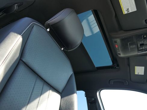 Used 2022 Volkswagen Tiguan SE R-Line image 27