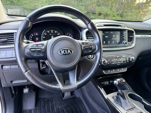 Used 2017 Kia Sorento EX AWD/4WD image 34