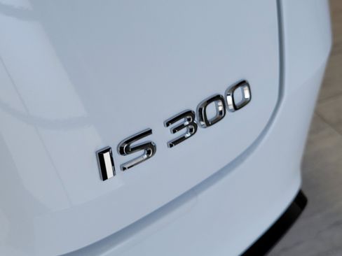 Certified 2025 Lexus IS 300 F Sport image 7
