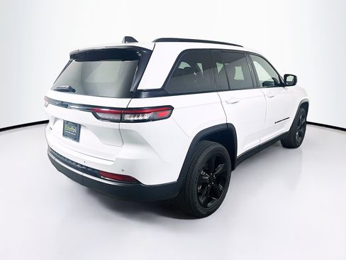 Used 2023 Jeep Grand Cherokee Altitude AWD/4WD image 9