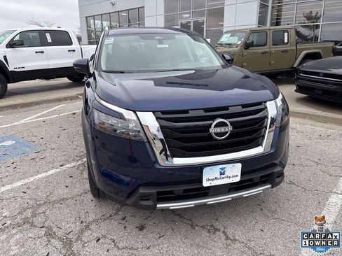 Used 2025 Nissan Pathfinder SL FWD image 9