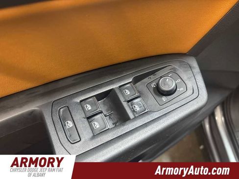 Used 2018 Volkswagen Atlas SEL Premium image 8