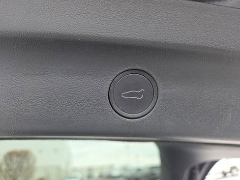 Used 2025 Tesla Model Y Long Range image 15