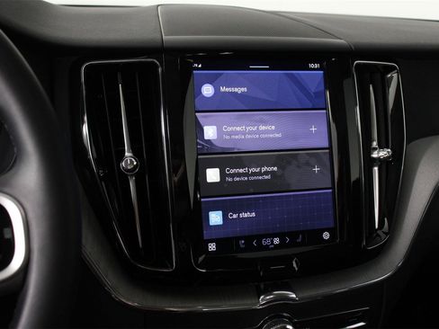 Certified 2025 Volvo XC60 B5 Plus image 9