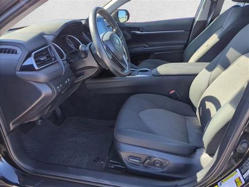 Used 2022 Toyota Camry LE image 9