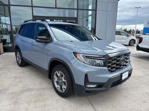 Used 2023 Honda Passport TrailSport image 3