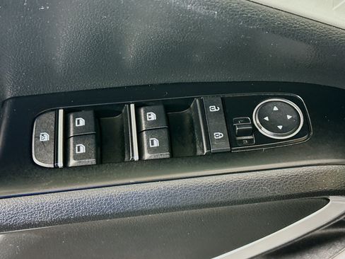 Used 2024 Kia Soul LX w/ Option Group 015 FWD image 23