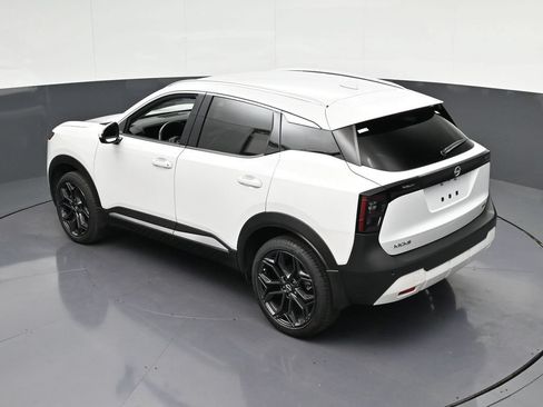 Used 2025 Nissan Kicks SR FWD image 21