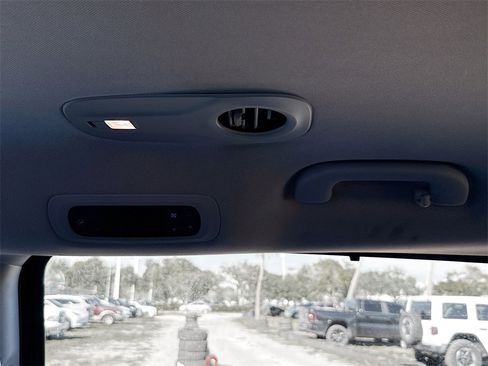 Used 2017 Chrysler Pacifica Touring-L image 27