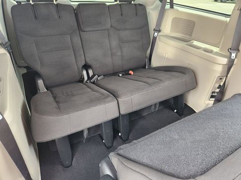 Used 2020 Dodge Grand Caravan SE w/ UConnect Hands-Free Group image 28