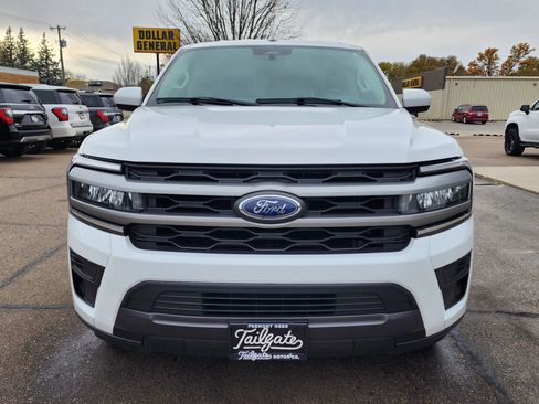 Used 2024 Ford Expedition Max XLT image 3