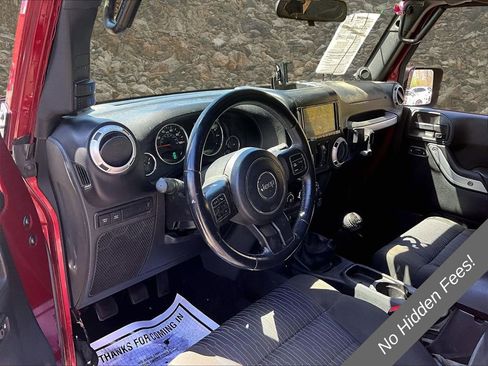Used 2012 Jeep Wrangler Unlimited Rubicon w/ Connectivity Group AWD/4WD image 12