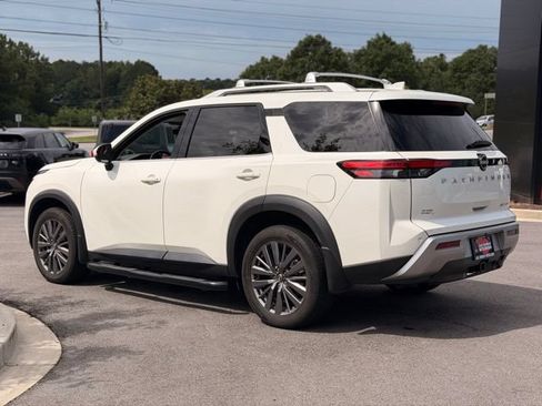 Used 2023 Nissan Pathfinder SL w/ SL Premium Package AWD/4WD image 9