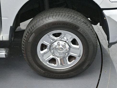 Used 2018 RAM 2500 SLT AWD/4WD image 32