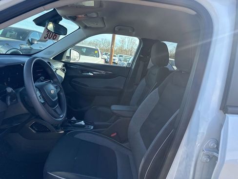 Used 2025 Chevrolet TrailBlazer LT image 5