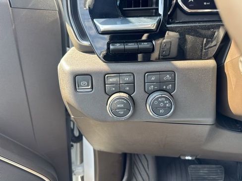 Used 2026 Chevrolet Silverado 1500 LTZ AWD/4WD image 18