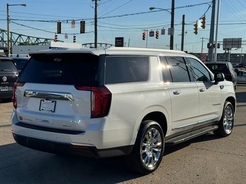 Used 2022 GMC Yukon XL SLT w/ SLT Luxury Package AWD/4WD image 5
