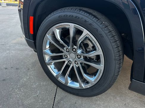 Used 2022 Jeep Grand Wagoneer Series II w/ Flexible Seating Group image 14