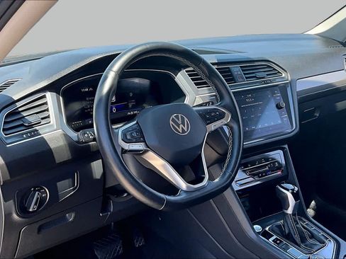 Used 2024 Volkswagen Tiguan SE AWD/4WD image 16