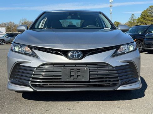 Used 2022 Toyota Camry LE image 3