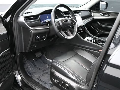 Used 2022 Jeep Grand Cherokee L Limited RWD image 2