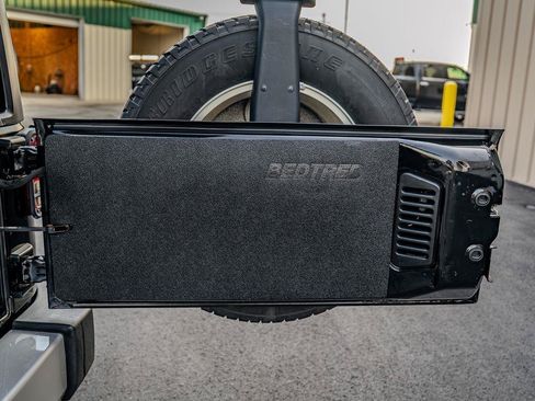 Used 2014 Jeep Wrangler Sahara w/ Connectivity Group AWD/4WD image 21
