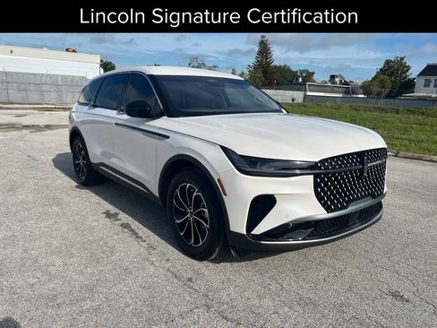 Used 2025 Lincoln Nautilus Premier AWD/4WD image 1