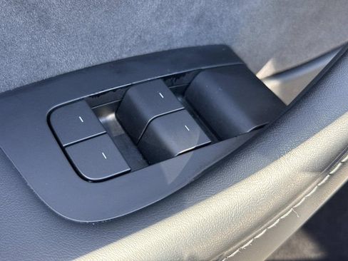 Used 2022 Tesla Model Y Performance image 22