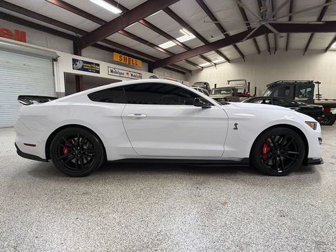 Used 2020 Ford Mustang Shelby GT500 w/ Technology Package RWD image 9