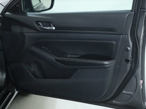 Used 2024 Nissan Altima 2.5 SV FWD image 33