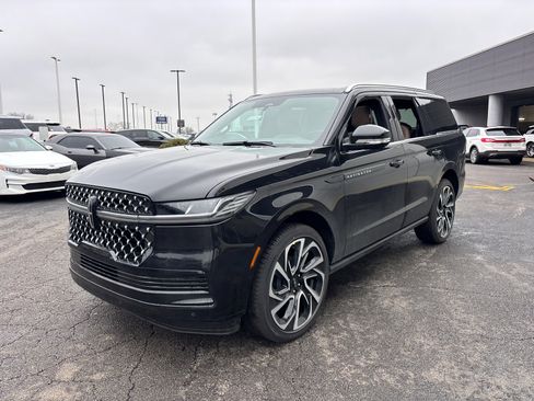 New 2026 Lincoln Navigator Black Label AWD/4WD image 3