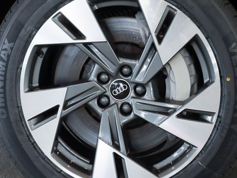 Used 2021 Audi e-tron Premium w/ Convenience Plus Package image 5