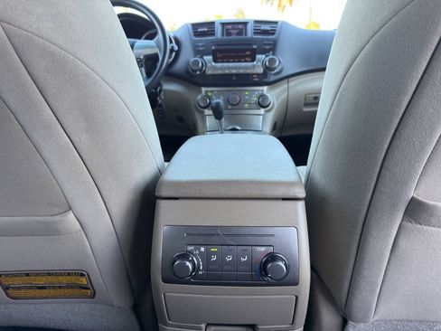 Used 2012 Toyota Highlander 4WD w/ Tech Pkg image 22