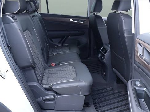 Certified 2026 Volkswagen Atlas SEL Premium R-Line AWD/4WD image 18