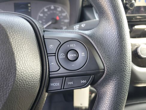 Used 2025 Toyota Corolla LE image 27