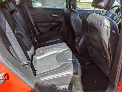 Used 2021 Jeep Cherokee Trailhawk image 17