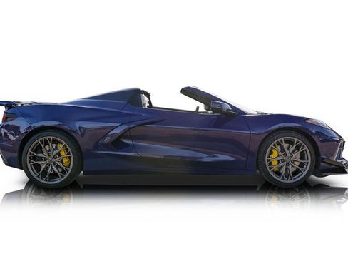 Used 2025 Chevrolet Corvette Stingray Premium Conv w/ Z51 Performance Package RWD image 2