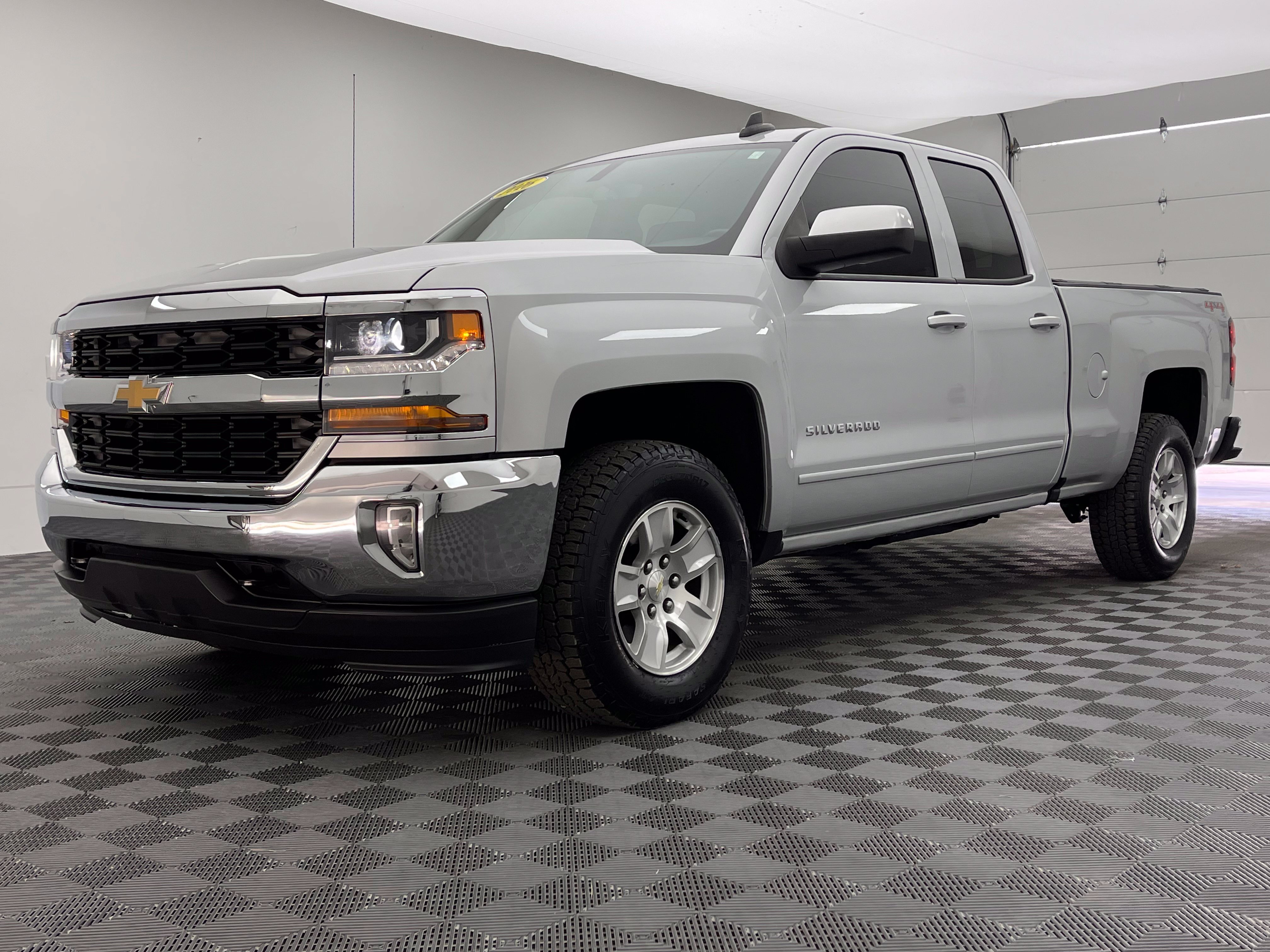 Used 2016 Chevrolet Silverado 1500 LT w/ All Star Edition AWD/4WD image 2