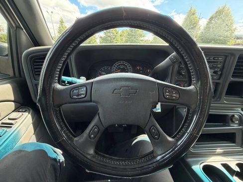 Used 2006 Chevrolet Silverado 3500 2WD Crew Cab image 27