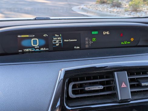 Used 2021 Toyota Prius XLE image 20