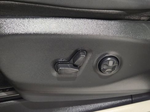 Certified 2024 Chrysler Pacifica Touring-L image 26