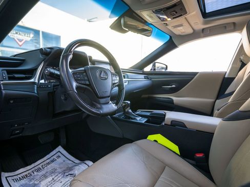 Used 2021 Lexus ES 350 Luxury w/ Accessory Package image 4